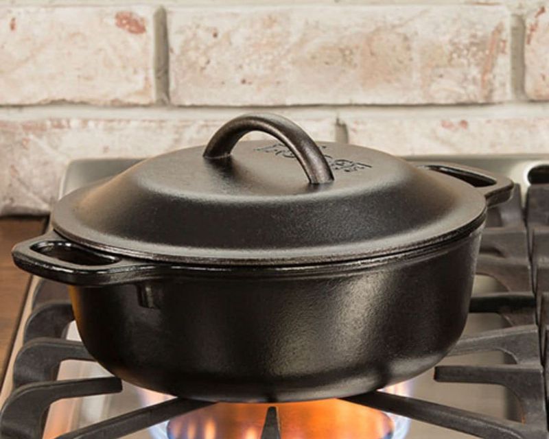 Lodge Covered Sauce Pot / Stock Pot (8-Qt) – Pre-seasoned Cast Iron