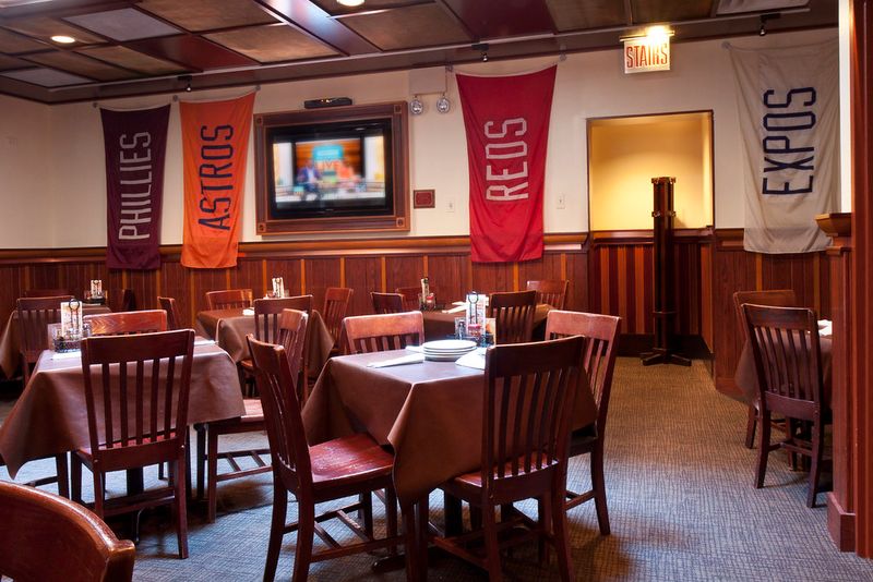Lou Malnati's: The Classic Chicago Experience in River North