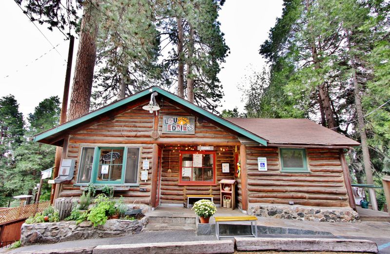 LouEddie's Mountain Cabin Pizza Experience