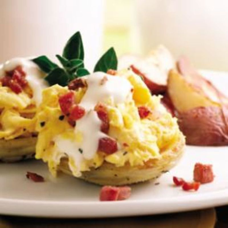 Low-Carb Artichoke-Scrambled Eggs Benedict
