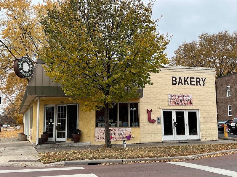 Mel-O-Glaze Bakery: South Minneapolis Institution Since 1961