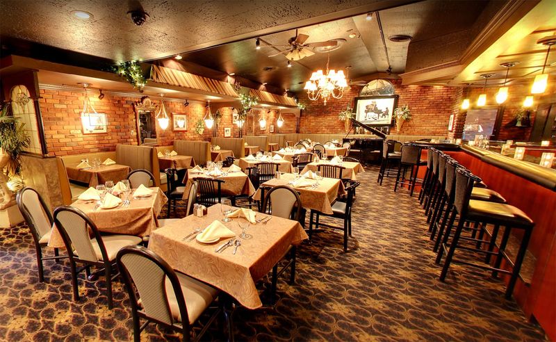 Mr. Paul's Chophouse: Roseville's Family-Run Tradition