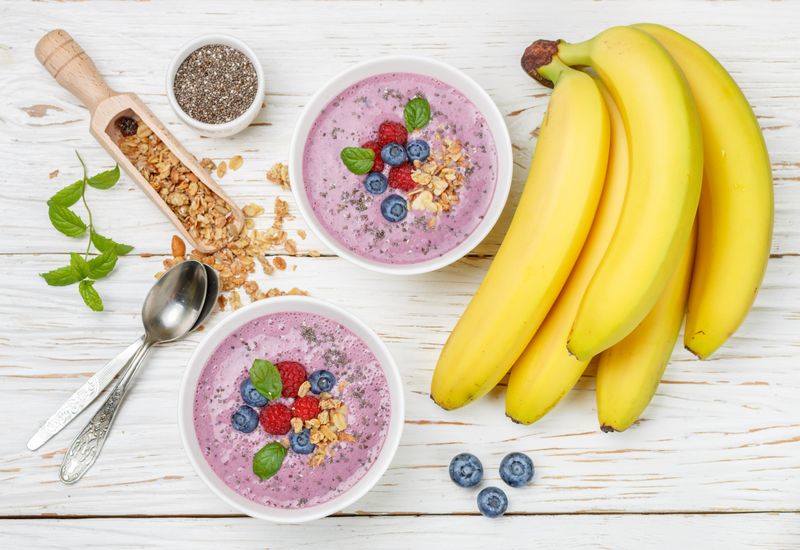 Oatmeal with Berries & Chia Seeds