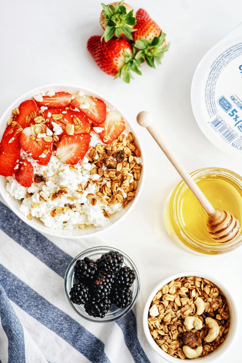 Oatmeal with Berries and Nuts