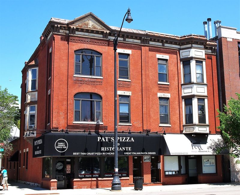 Pat's Pizza and Ristorante: Lakeview's Thin Crust Pioneer
