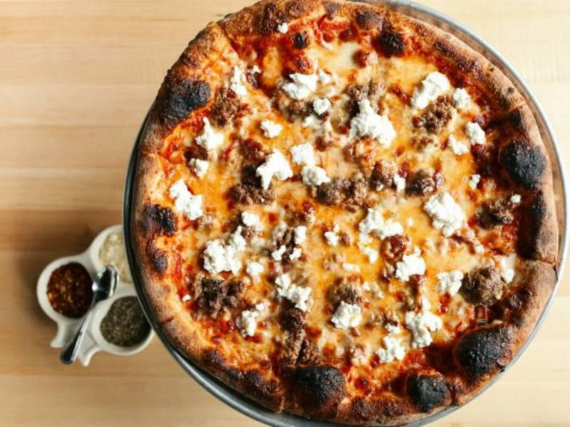 Pizzeria Bebu: Artisanal Excellence in Lincoln Park