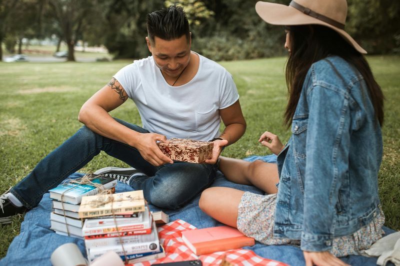 Plan Surprise Dates