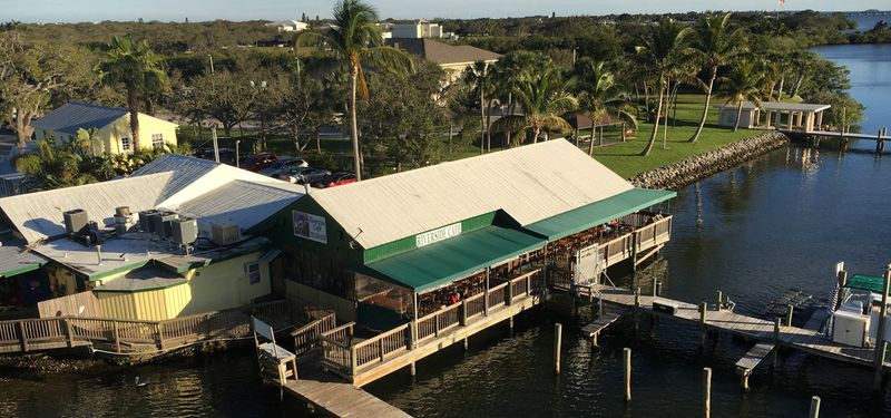Riverside Café: Sports Bar Meets Seafood Haven