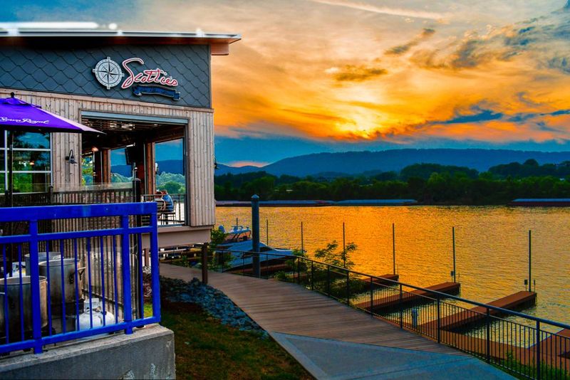Scottie's on the River