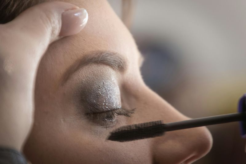 Shimmer Eyeshadow on Crepey Lids