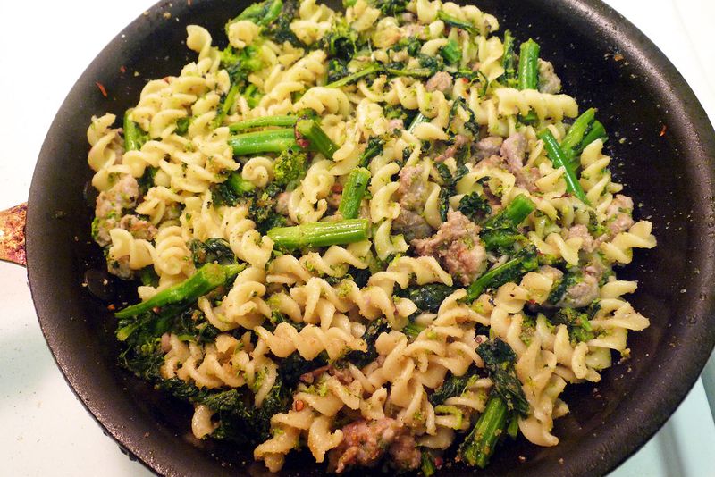 Speedy Sausage & Broccoli Rabe Pasta: Weeknight Powerhouse