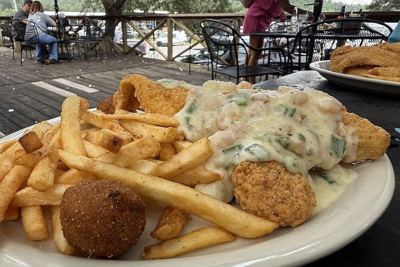 Tennessee Catfish: Riverside Delicacy