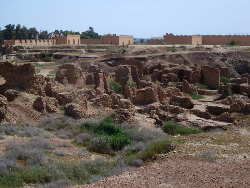 The Hanging Gardens of Babylon: A Lush Desert Mirage