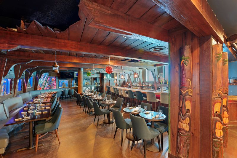 The Wreck Bar: Mermaid Shows With Your Meal