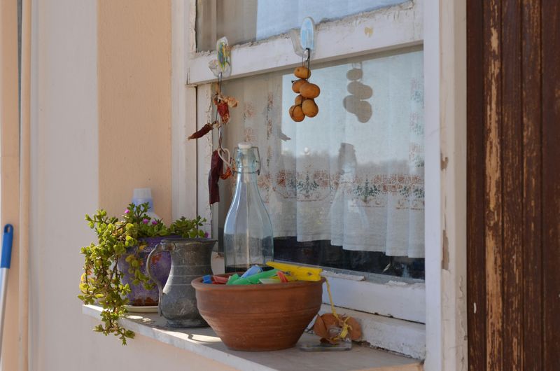 Windowsill Overflow