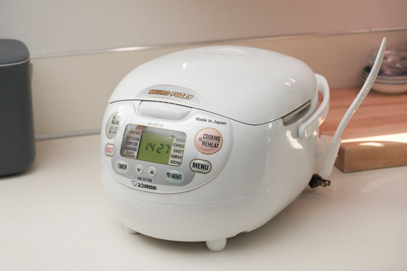 Zojirushi Neuro Fuzzy Rice Cooker & Warmer