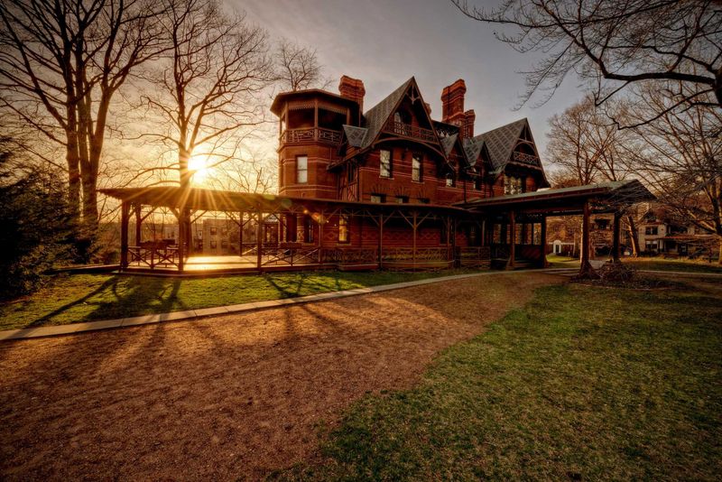 Graveyard Shift Ghost Tours at The Mark Twain House & Museum (Hartford)