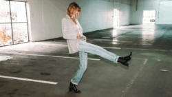 10 Stylish Ways to Wear Cigarette Jeans No Matter Your Age or Body Type