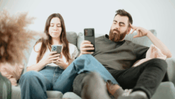 12 Seemingly Normal Things Couples Do That Could Be Signs of Emotional Distance