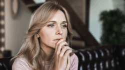 13 Hidden Signs You Were Raised by a Narcissistic Mother