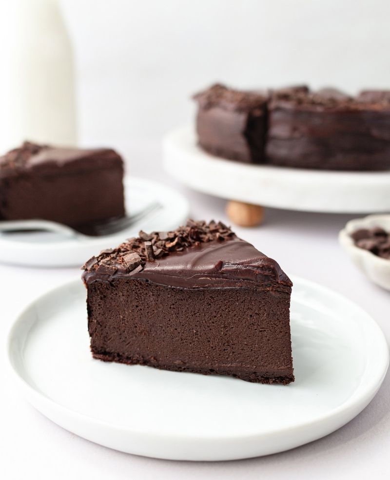4-Ingredient Chocolate Cake (Eggs + Banana + Cocoa + Baking Powder)