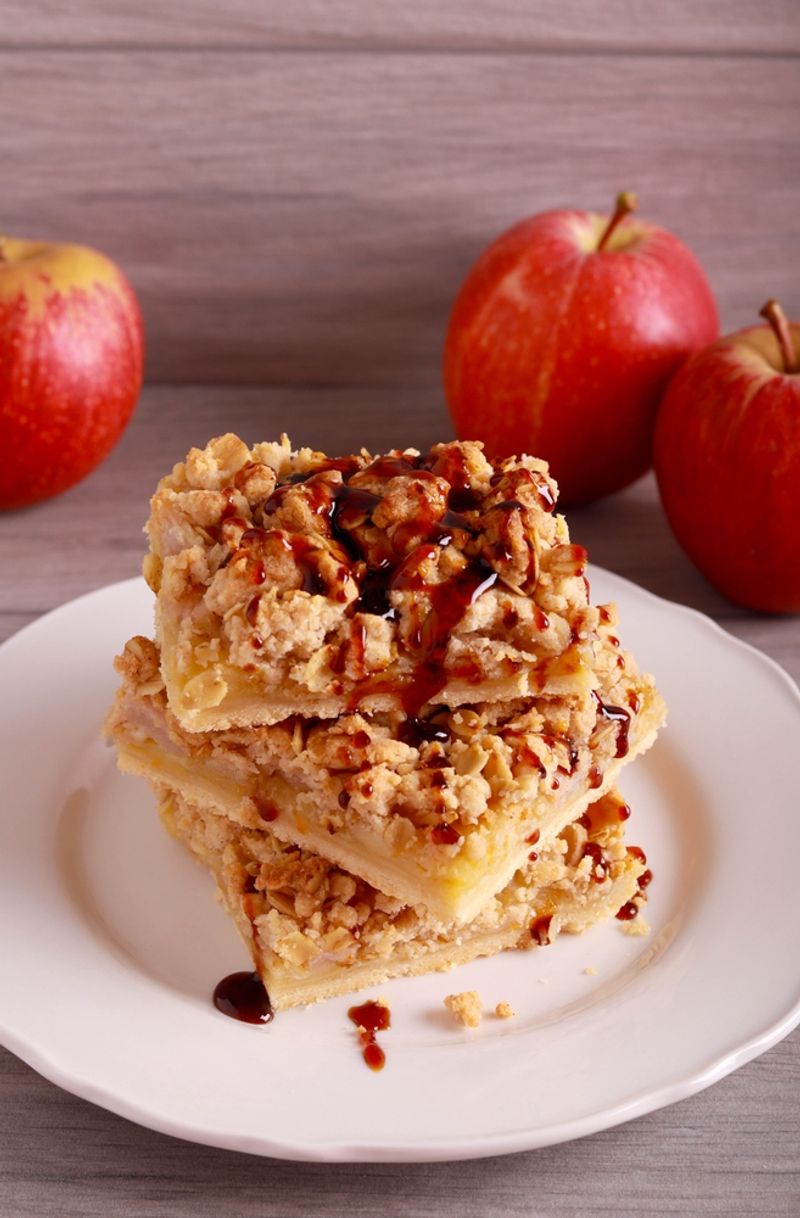 Caramel Apple Crumble Bars