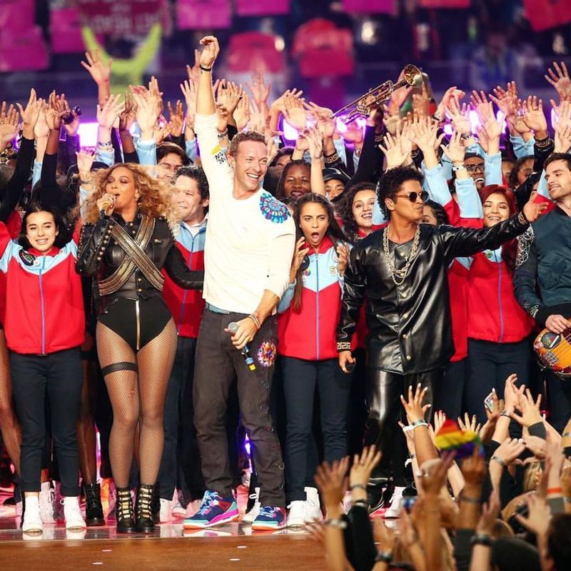 Coldplay, Beyoncé & Bruno Mars – Super Bowl 50 (2016)