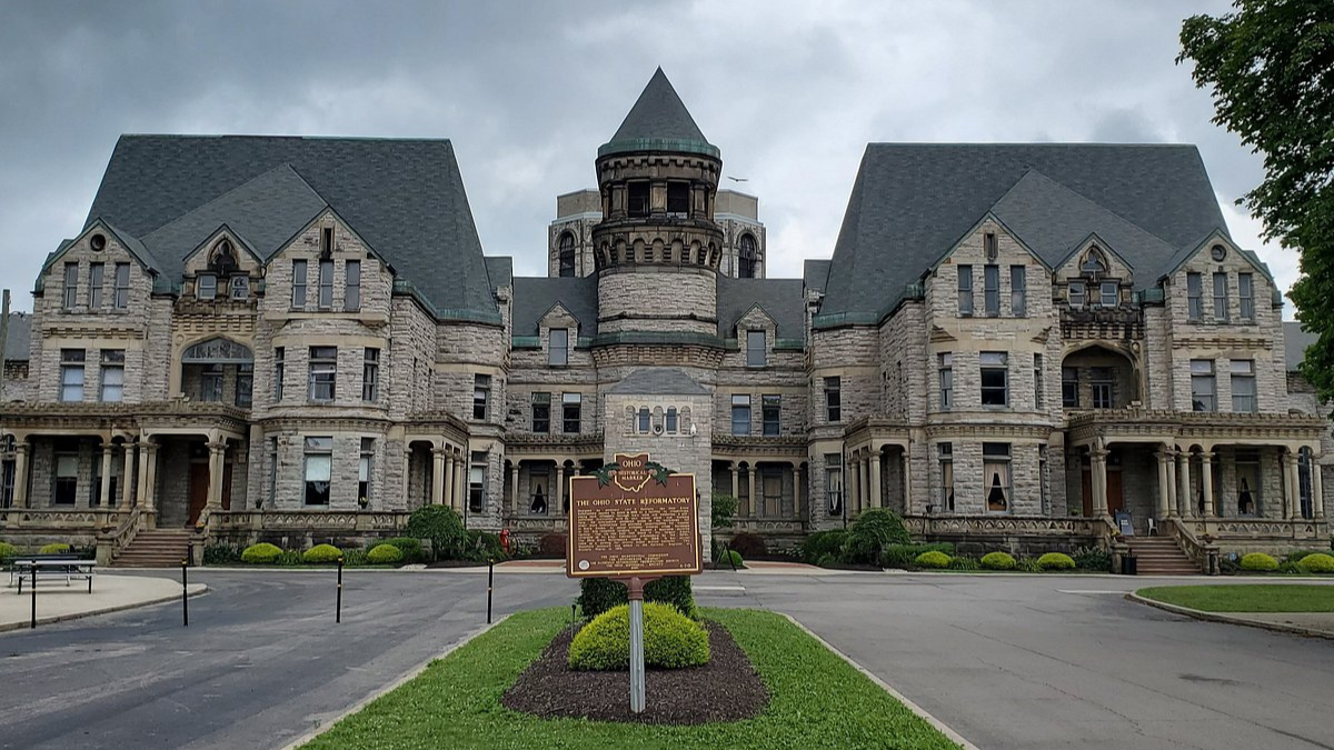 12 Eerie Abandoned Places in Ohio That Scream Halloween Vibes