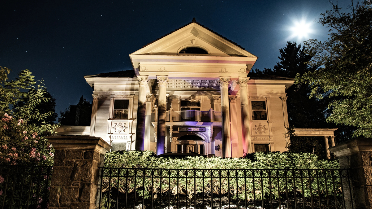 10 Haunted Mansions in New York State That Will Give You Chills