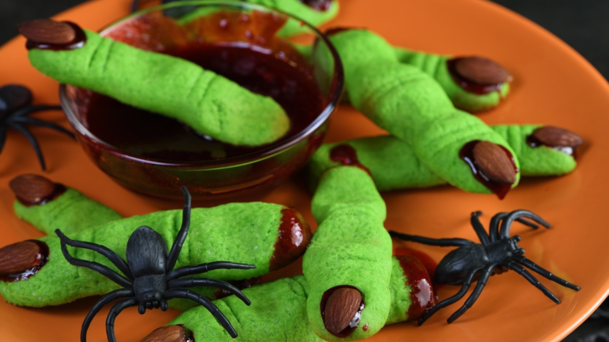 12 Spooky Snacks That’ll Steal the Show at Your Halloween Party
