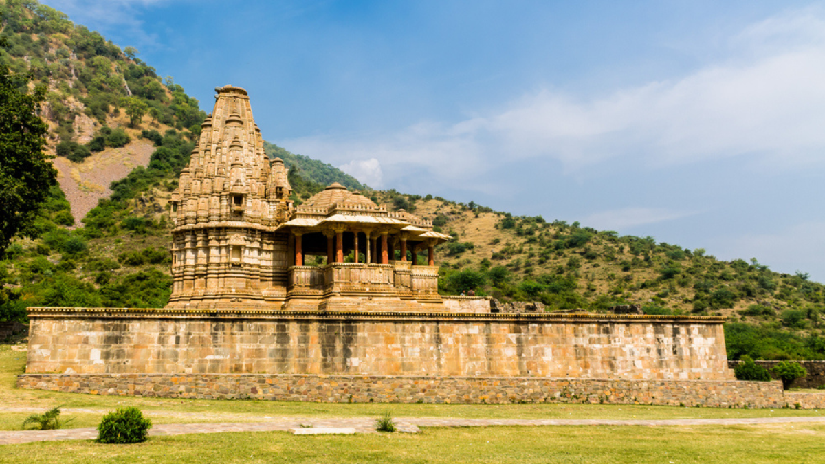 10 Haunted Destinations That Attract the Bravest Travelers