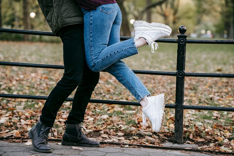 Idealizes or Demonizes Past Relationships