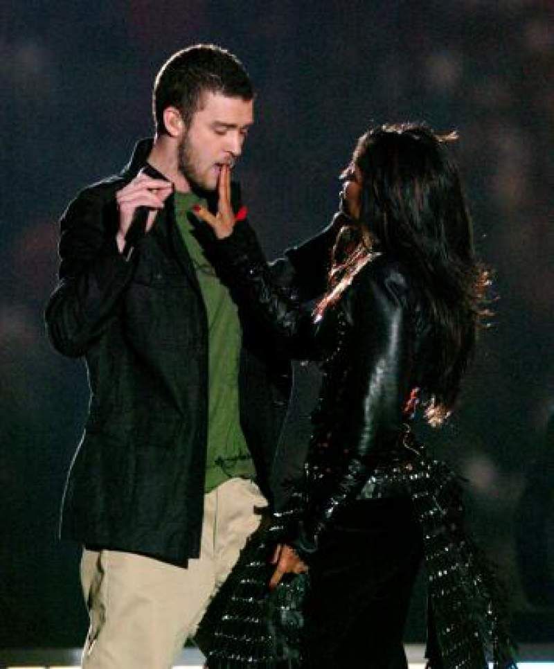 Janet Jackson & Justin Timberlake – Super Bowl XXXVIII (2004)
