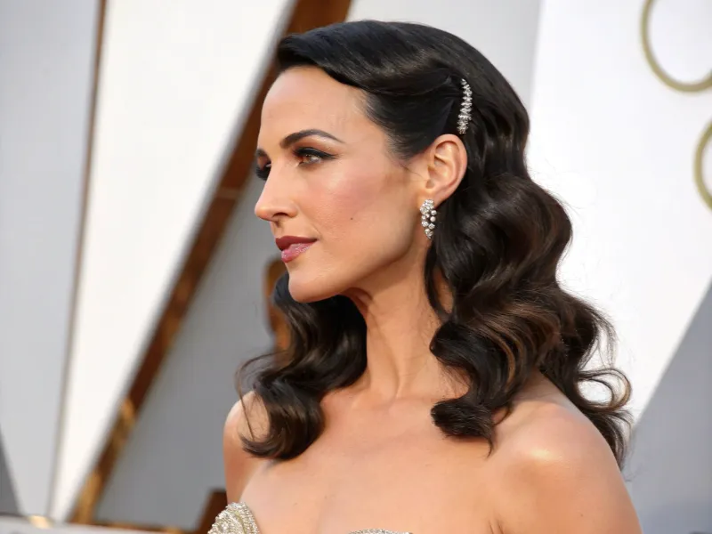 Loose Hollywood Waves