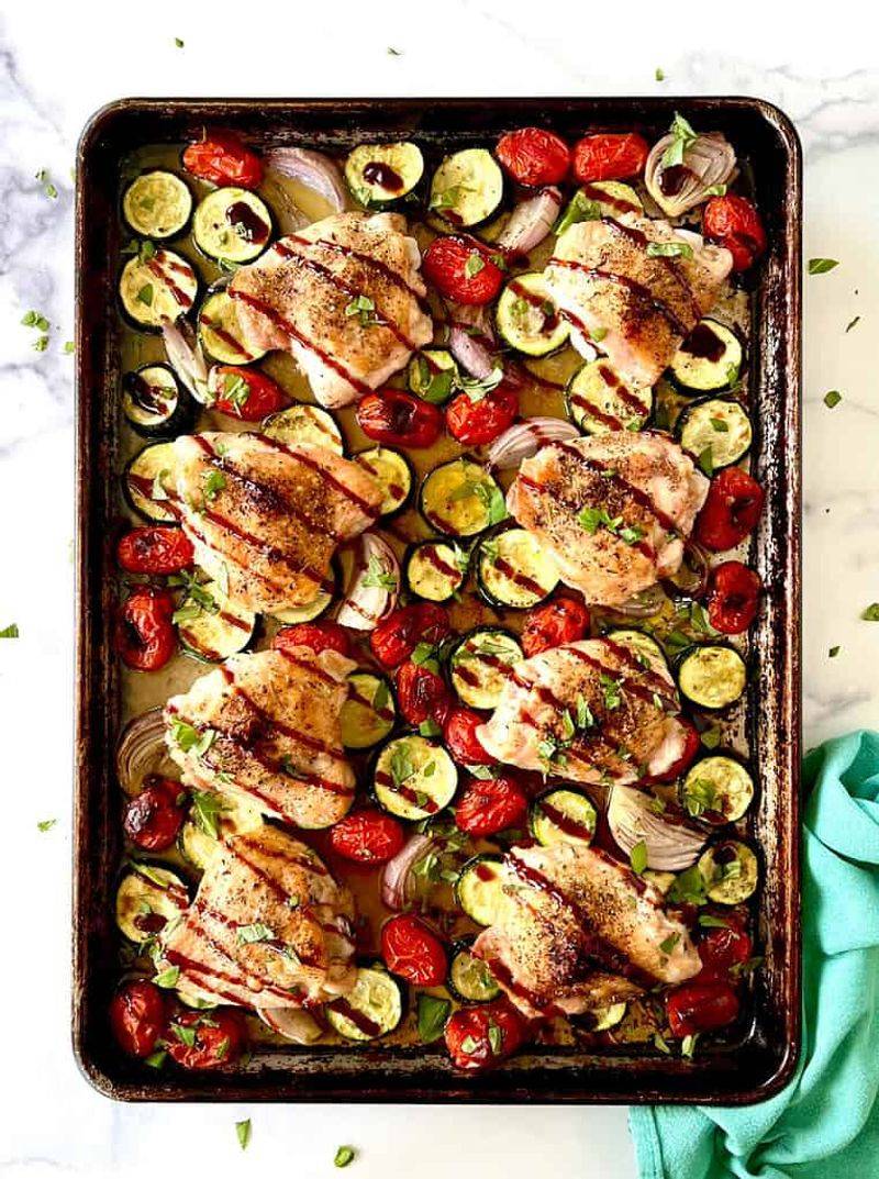 Mediterranean Chicken with Zucchini and Tomatoes