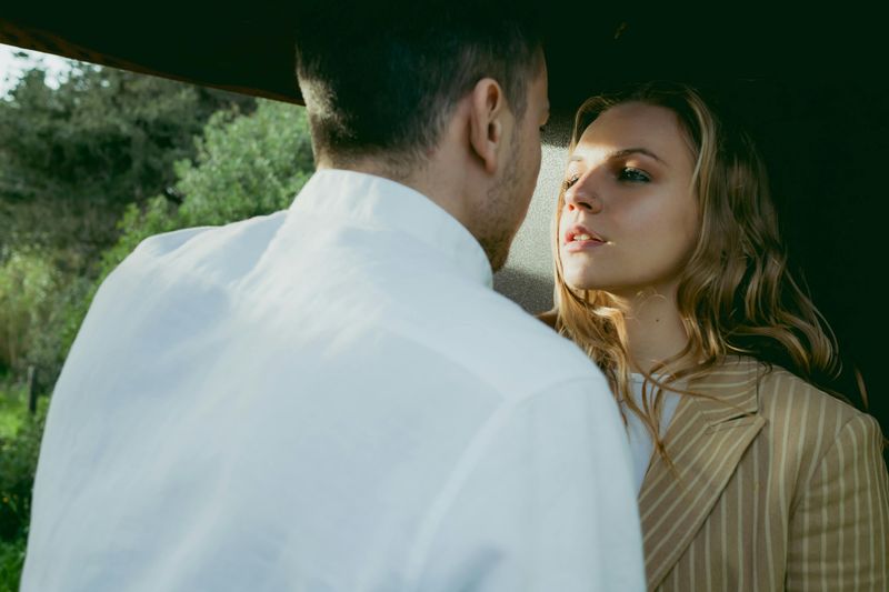 Nonverbal Support Like Eye Contact and Nodding