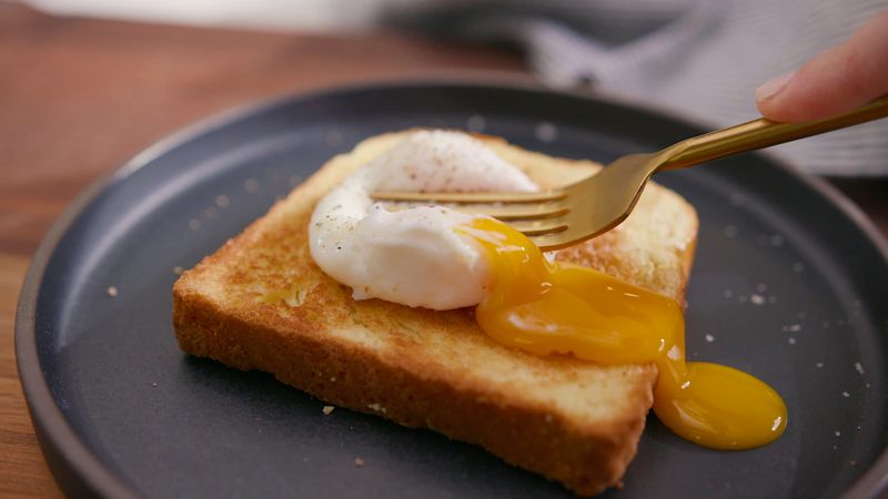 Poached Egg with Vinegar Dip