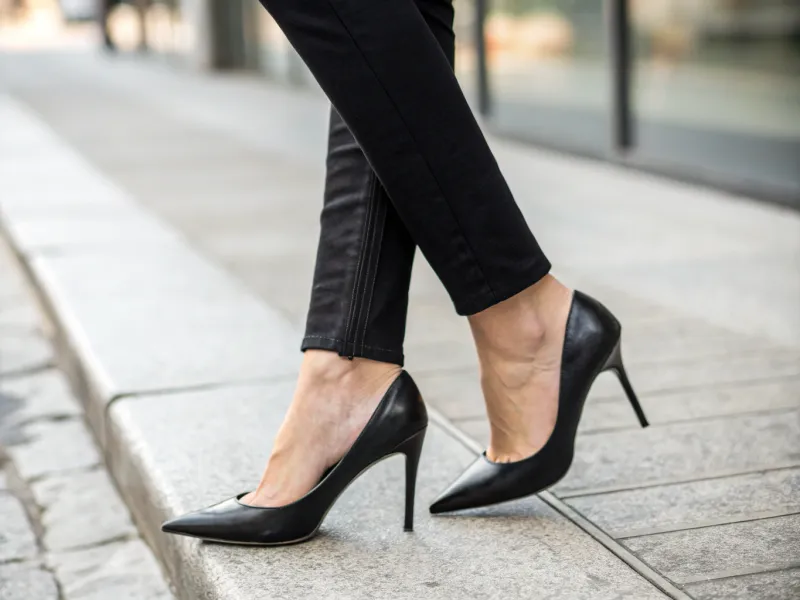Pointed-Toe Shoes Extend Your Line