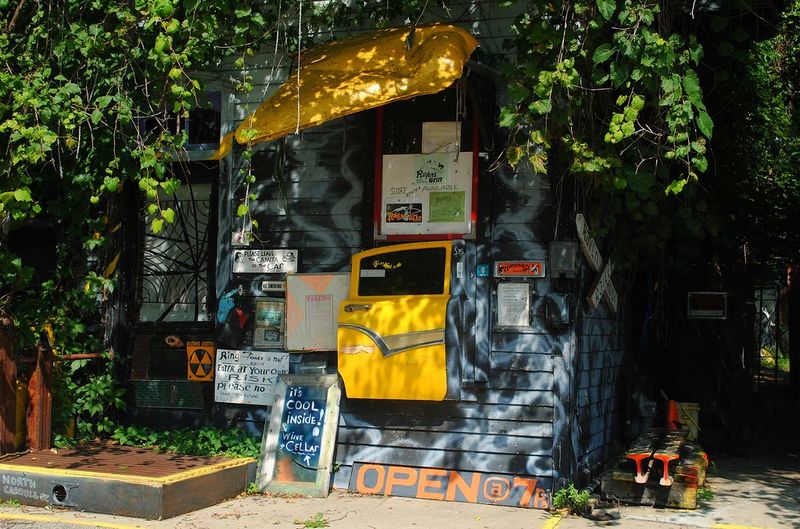 Raven’s Grin Inn — Mount Carroll