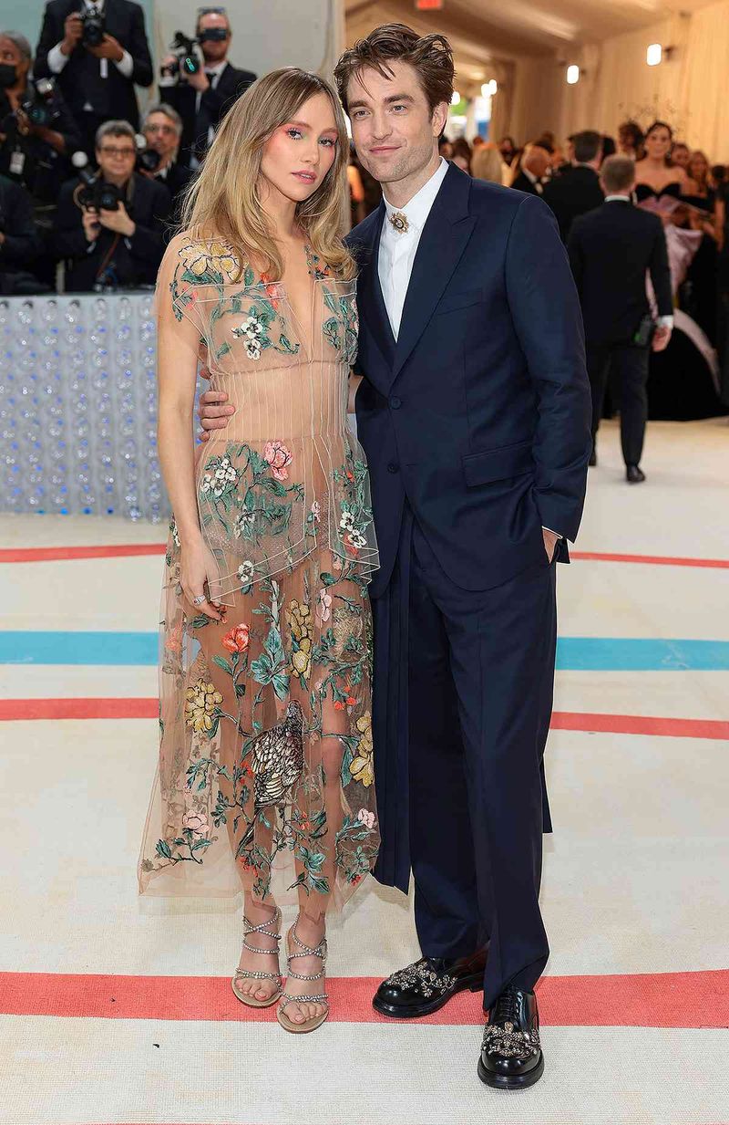 Robert Pattinson and Suki Waterhouse