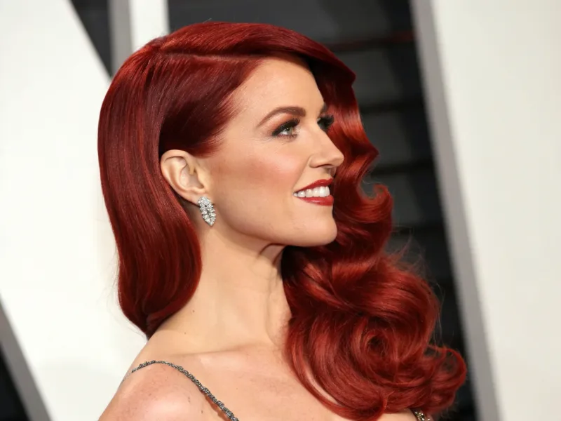 Side-Swept Hollywood Waves
