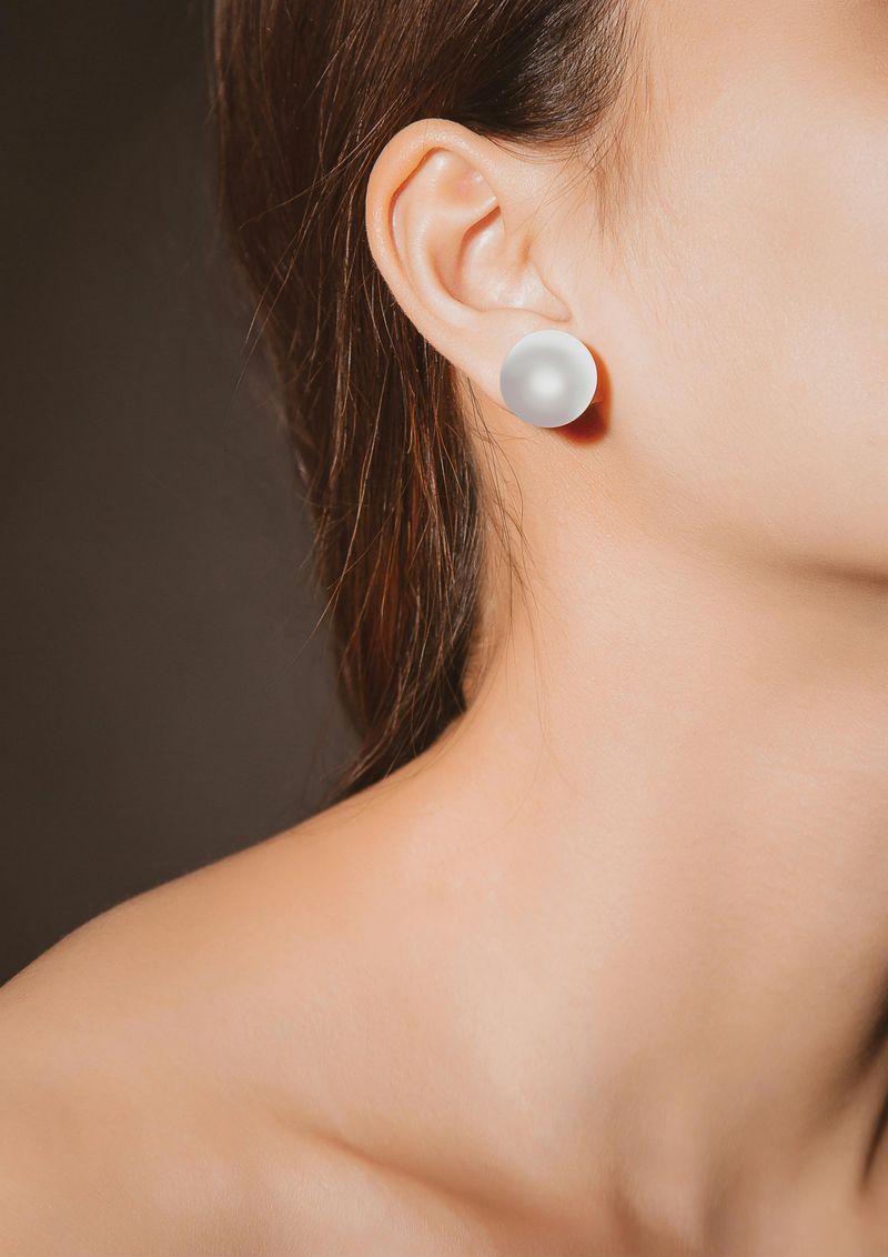 Simple Pearl Earrings