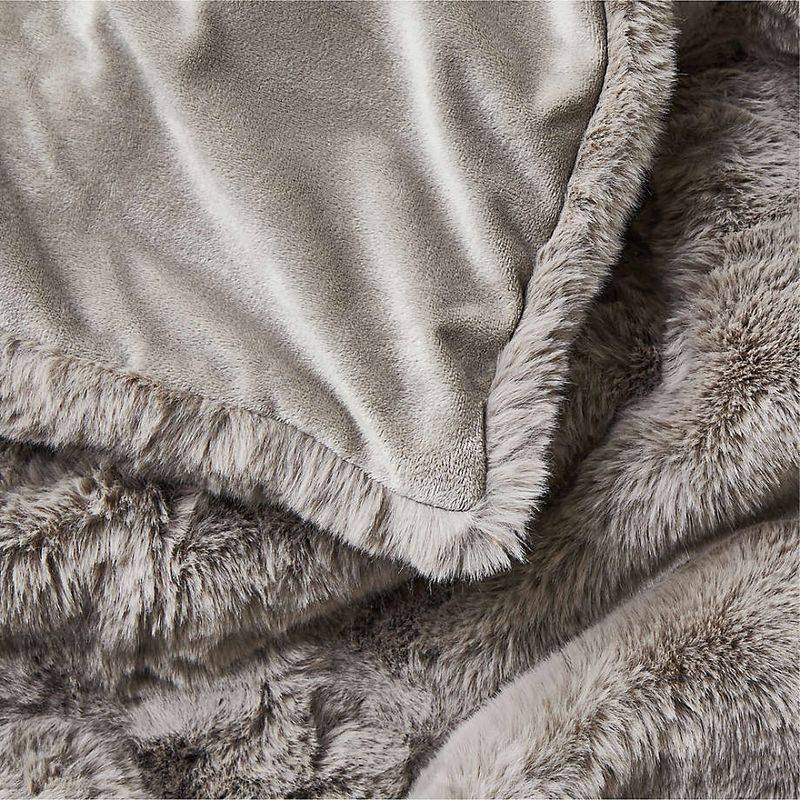 Textured Throws & Faux Fur Blankets