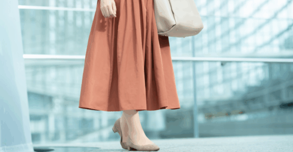 The ’90s-Inspired Skirt Trend Bringing Poplin Back Into the Fashion Conversation