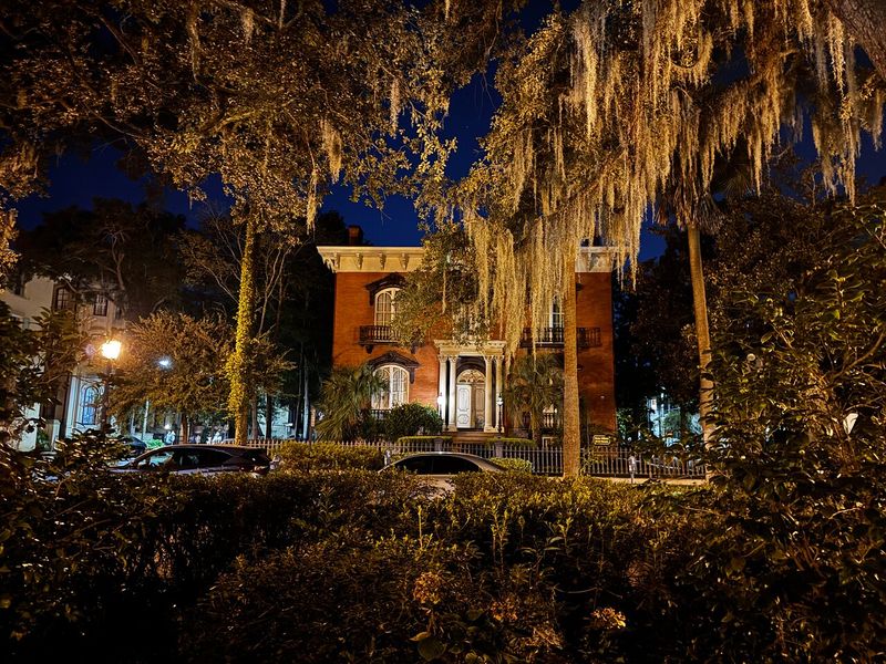 Savannah History & Haunts Candlelit Tour