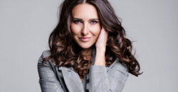 11 Things Women With Natural Charisma Always Do