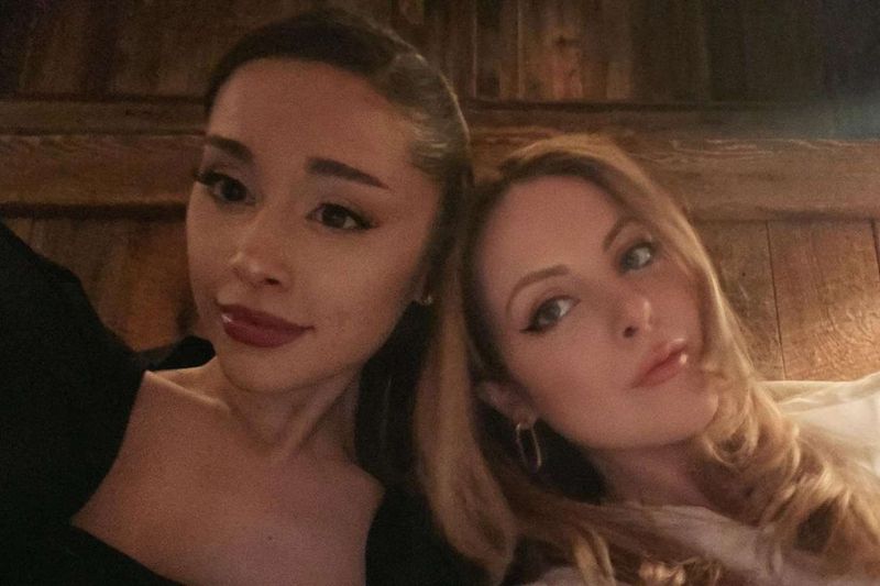 Ariana Grande & Liz Gillies