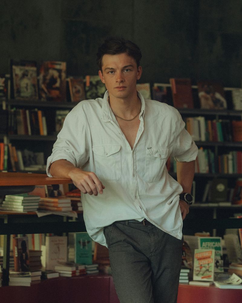 Confident Men Support Growth — Narcissists Need Control