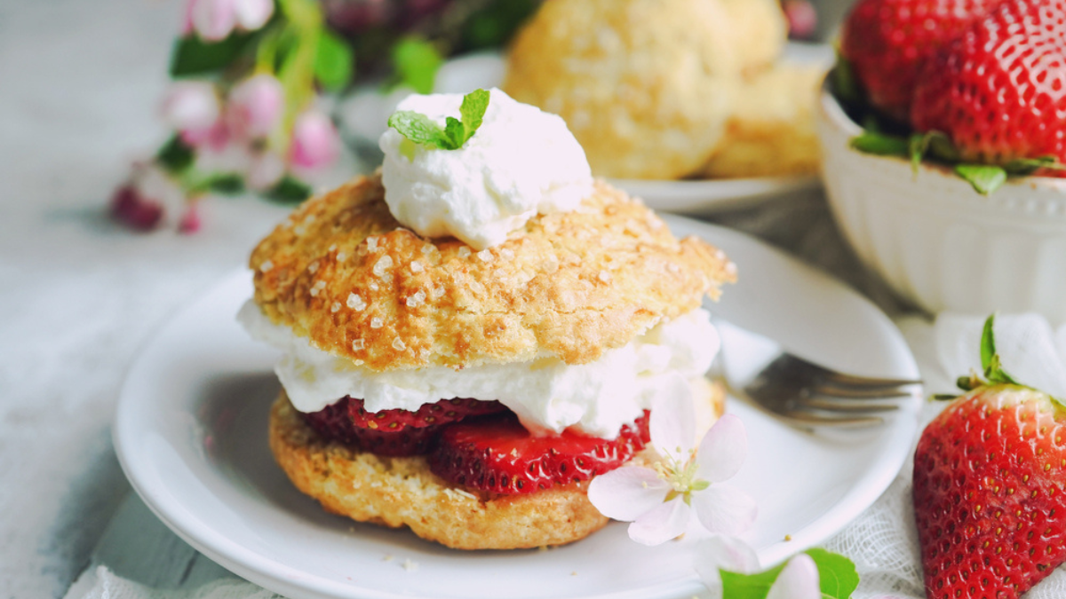 10 Old-Fashioned Desserts Making a Comeback This Season