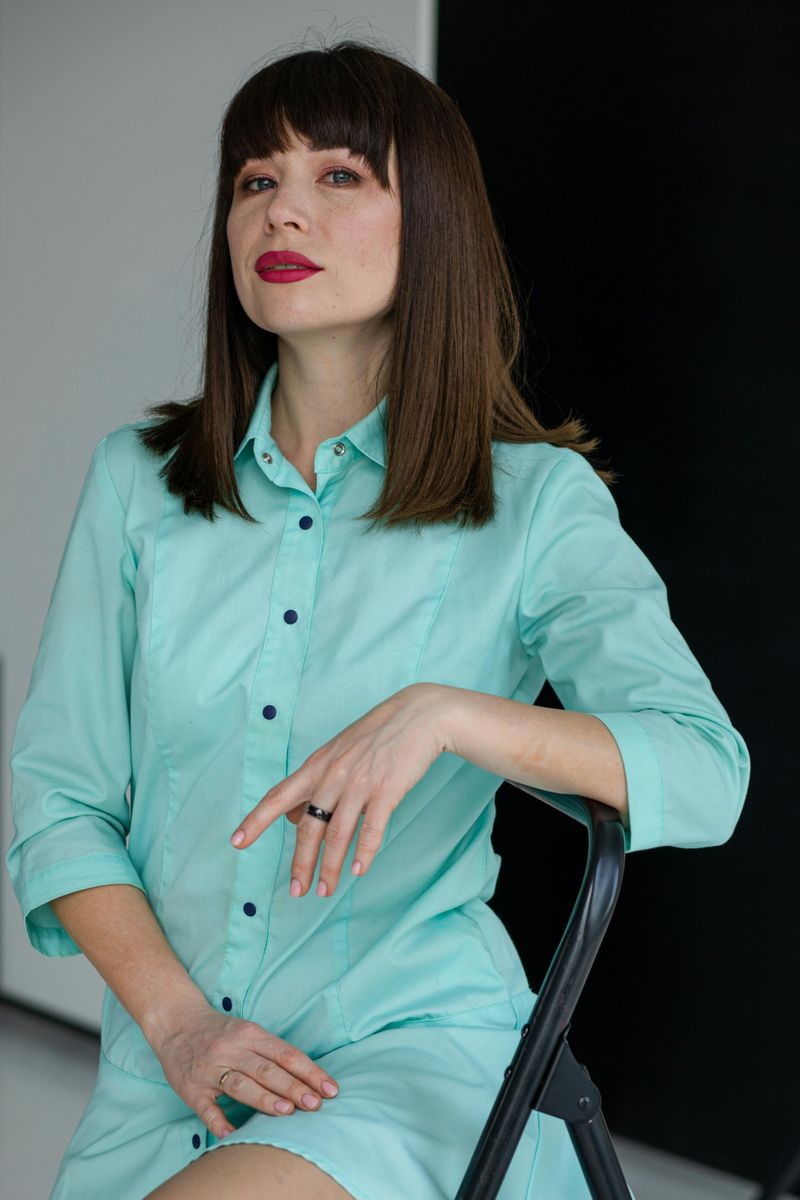 Cutting Severe, Blunt Bangs